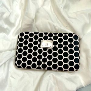 NY&CO billfold black and white EUC